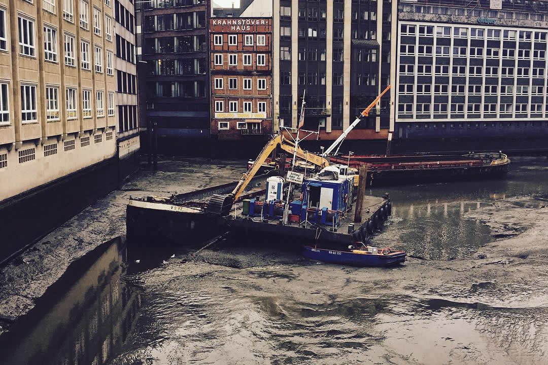 Schwimmender Container vor iCON’s Haustür